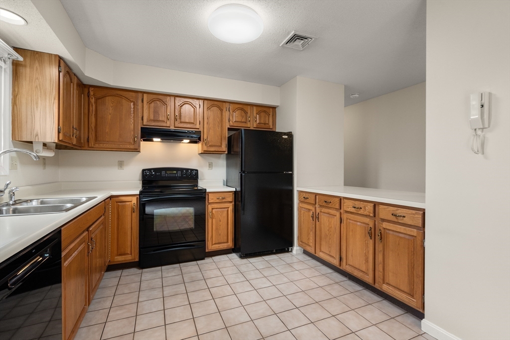 200 Lambert Terrace, Unit 30 Chicopee, MA 01020 - Photo 16 of 34