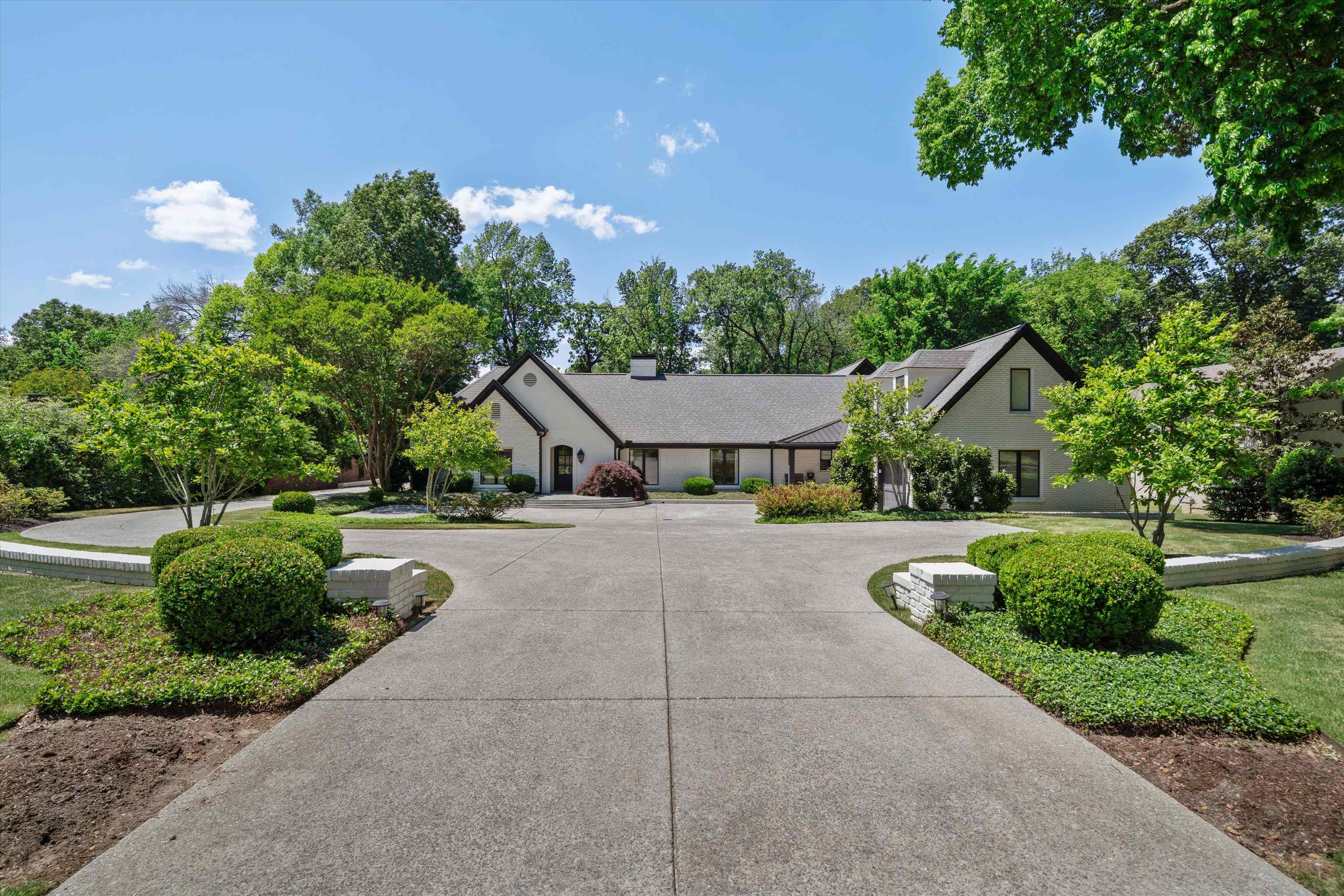 4710 Gwynne Road Memphis, TN 38117 - Photo 2 of 40 a house view with a garden space