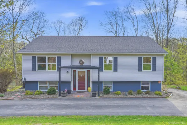 $549,000 | 6 Tabor Place, Marlboro, NY 12542