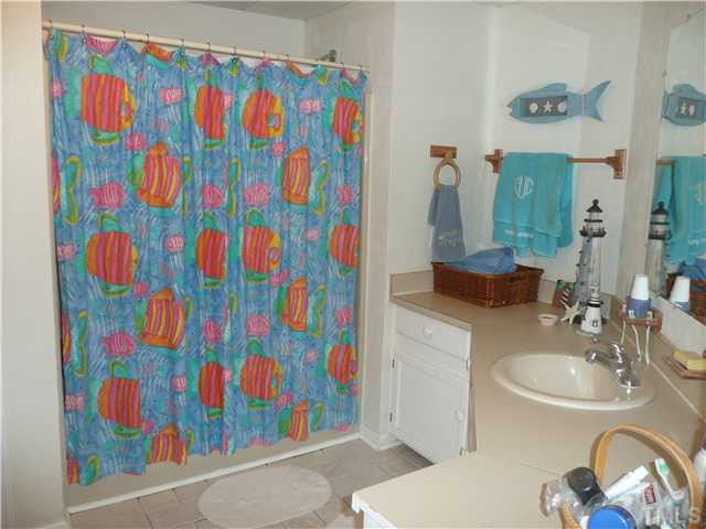 5644 North Hawthorne Way Raleigh, NC 27613 - Photo 15 of 21 Bathroom