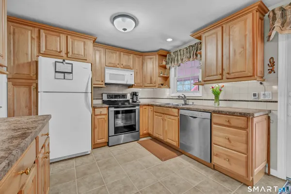 $479,000 | 23 Fleetwood Drive, Danbury, CT 06810