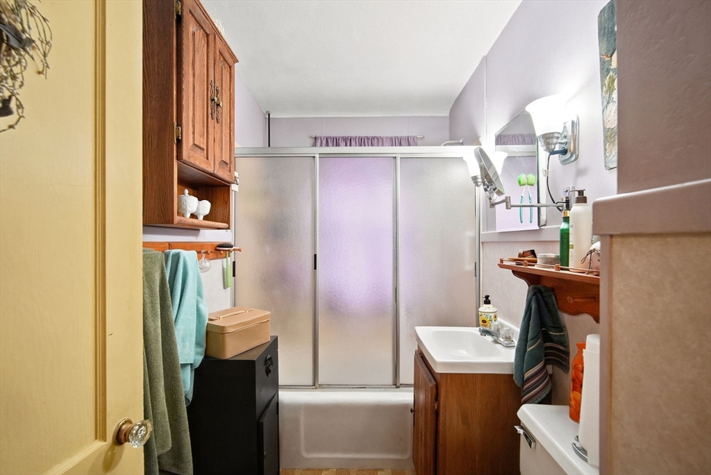 1258 Liberty Street Springfield, MA 01104 - Photo 14 of 32