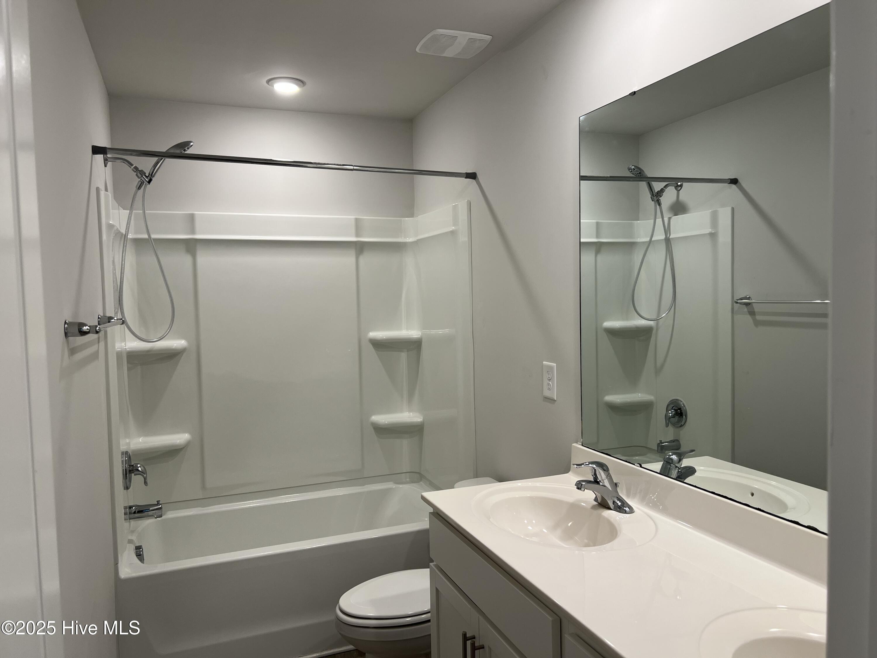 411 Frida Road New Bern, NC 28560 - Photo 7 of 16 Bathroom