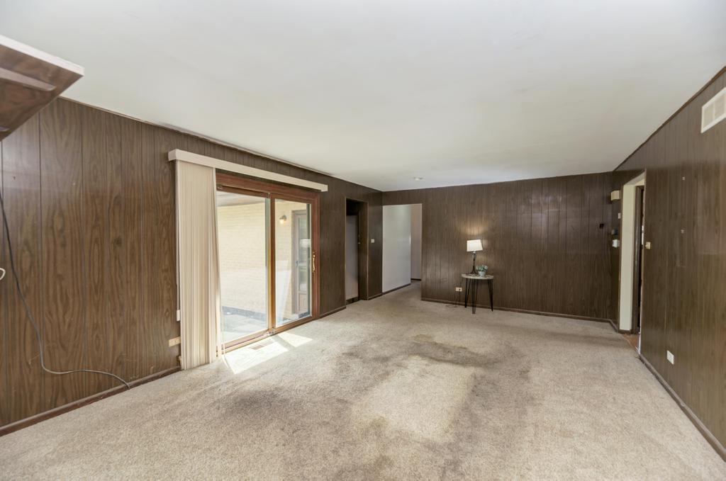 8017 Sawyer Road Darien, IL 60561 - Photo 13 of 35