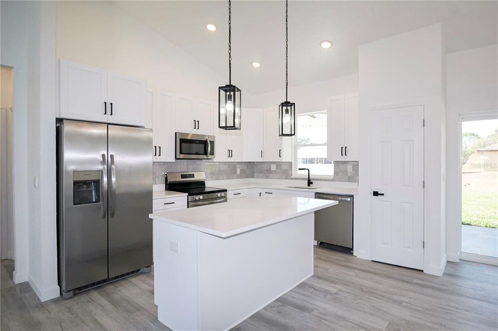 3915 El Rado Avenue Sebring, FL 33872 - Photo 2 of 45