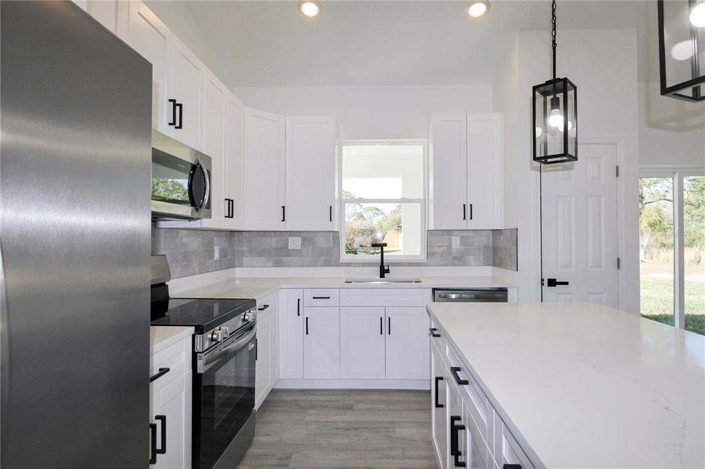 3915 El Rado Avenue Sebring, FL 33872 - Photo 10 of 45