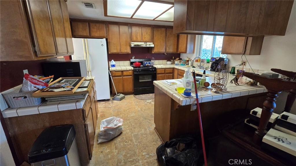 18598 Granite Avenue Riverside, CA 92508 - Photo 29 of 39 Kitchen no edit