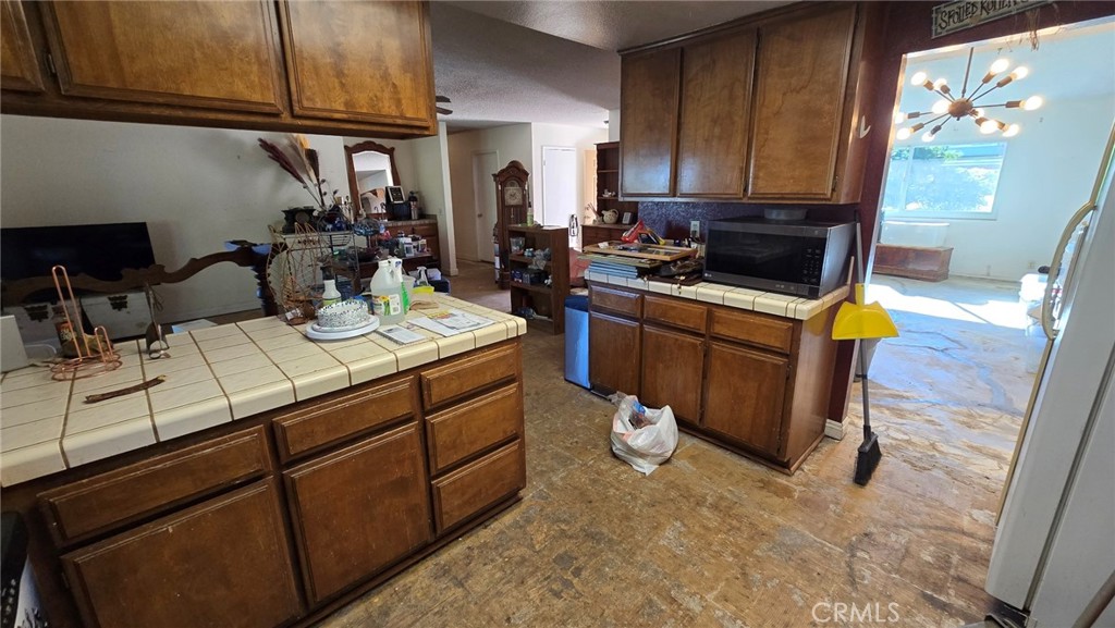 18598 Granite Avenue Riverside, CA 92508 - Photo 30 of 39 Kitchen no edit