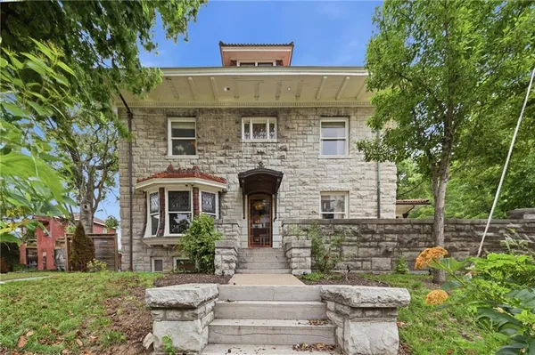 $650,000 | 444 Gladstone Boulevard, Kansas City, MO 64124