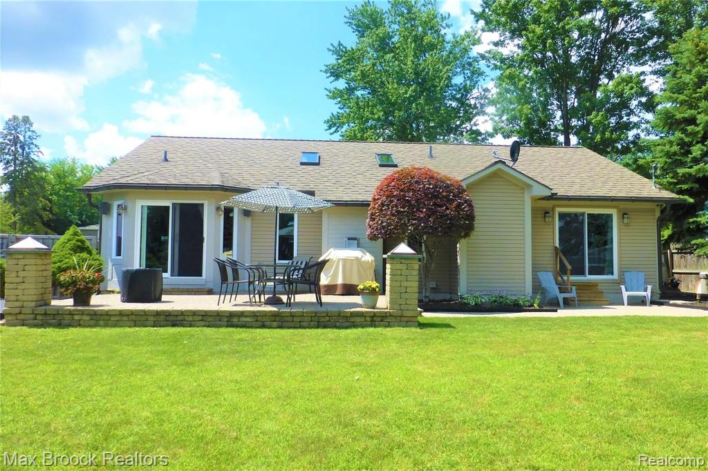 2767 York Road Rochester Hills, MI 48309 - Photo 2 of 19
