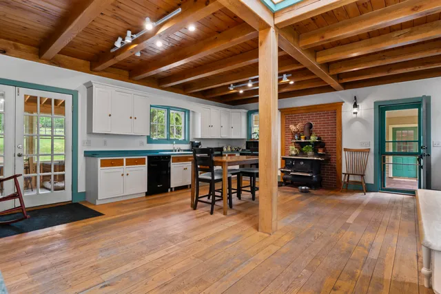 $1,395,000 | 373 Brixham Road, Eliot, ME 03903