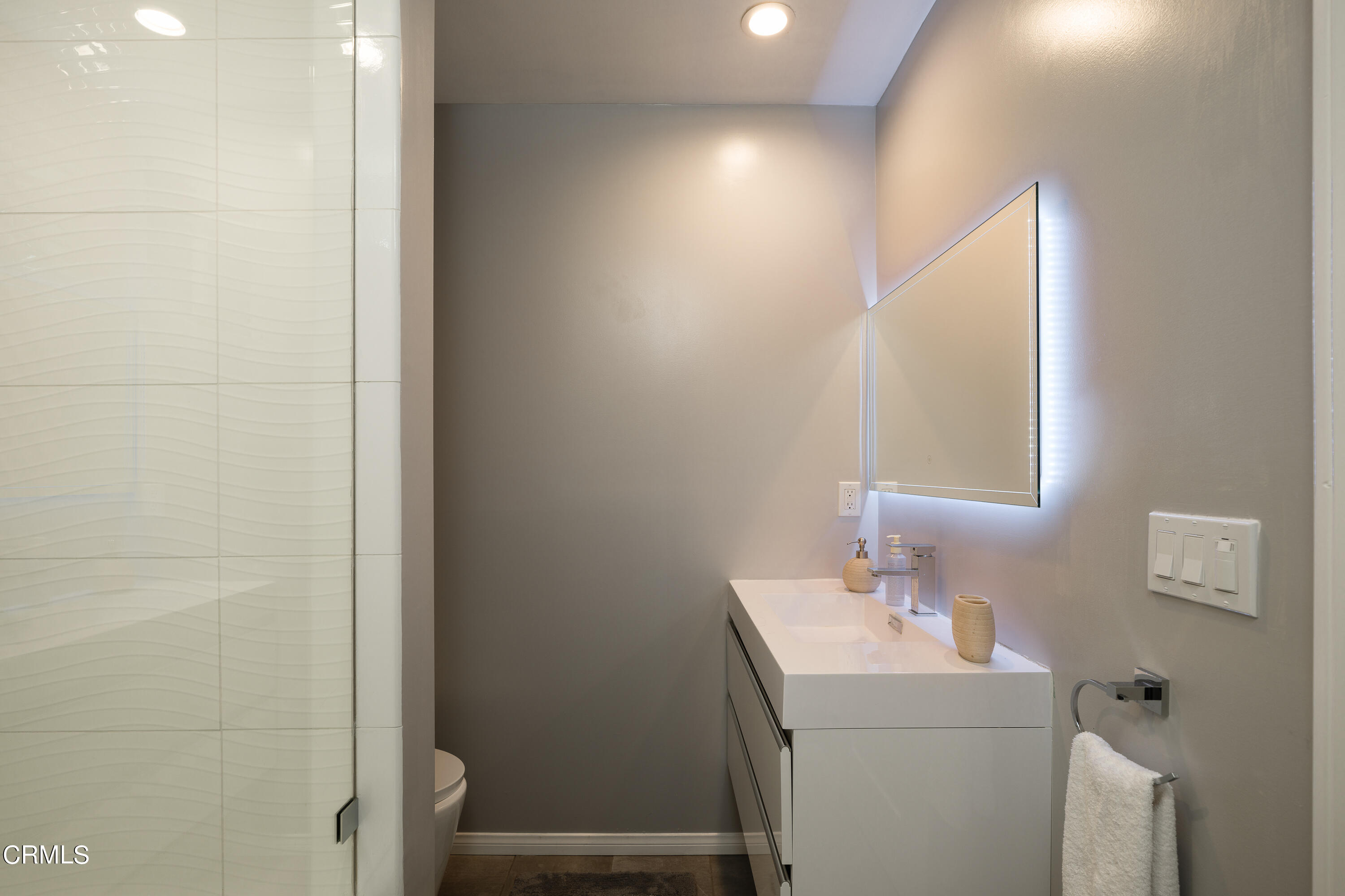 1020 Briarcliff Road Monrovia, CA 91016 - Photo 34 of 72 a bathroom with a sink toilet and a mirror