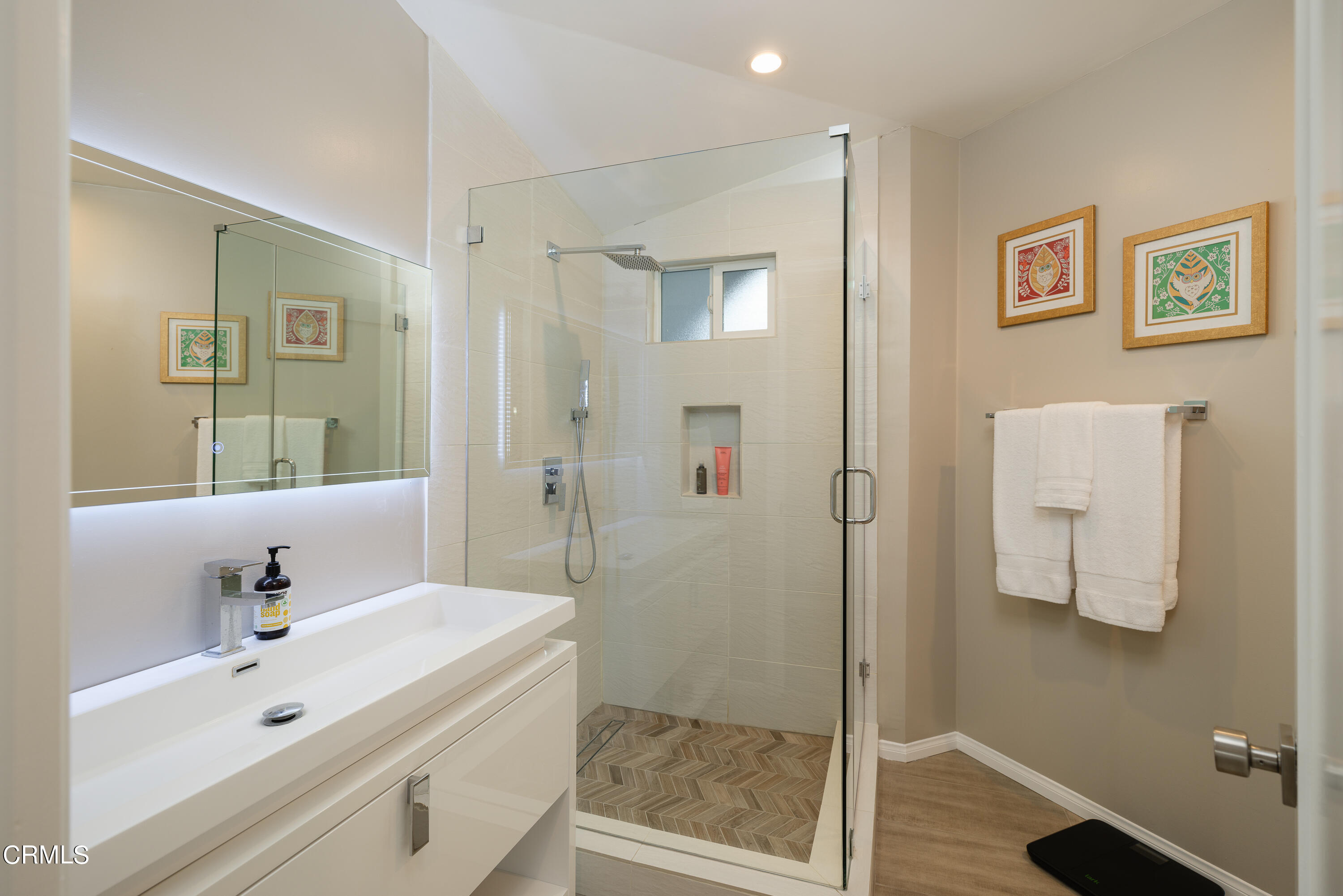 1020 Briarcliff Road Monrovia, CA 91016 - Photo 36 of 72 a bathroom with a tub sink shower and mirror