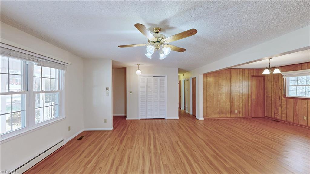 6919 East Holly Grove Road Thomasville, NC 27360 - Photo 21 of 50 Living area
