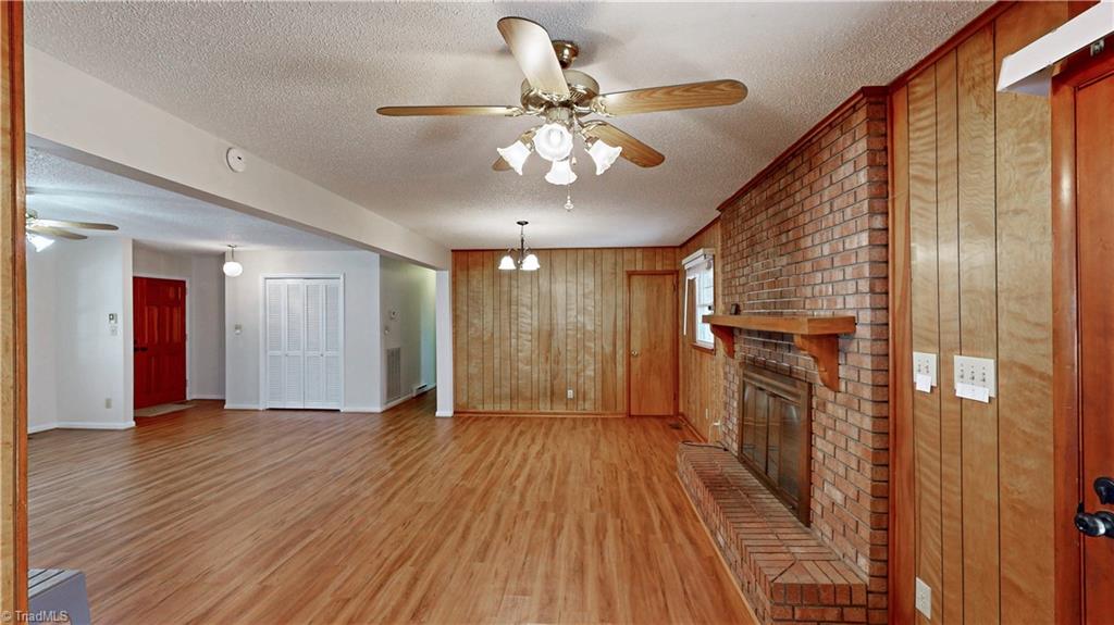 6919 East Holly Grove Road Thomasville, NC 27360 - Photo 27 of 50 living area
