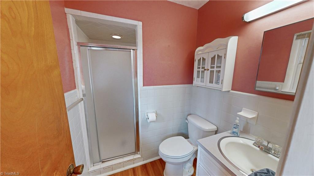 6919 East Holly Grove Road Thomasville, NC 27360 - Photo 42 of 50 Primary bath