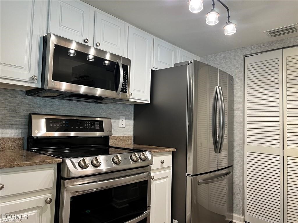 4105 Residence Drive, Unit 707 Fort Myers, FL 33901 - Photo 3 of 20