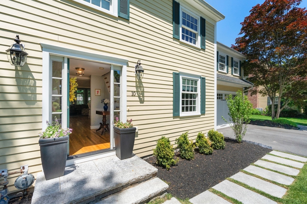 10 Auburn Road Wellesley, MA 02481 - Photo 2 of 34