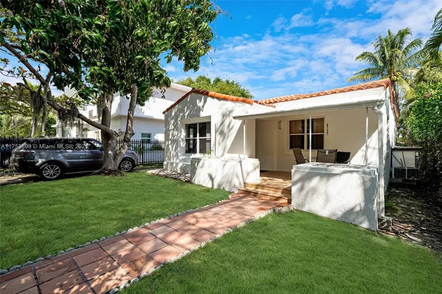 a house view with a outdoor space
