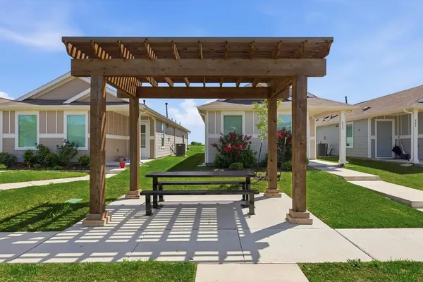 $225,000 | 454 Eagle Wind Way, Ferris, TX 75125