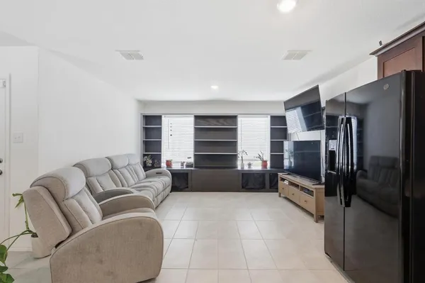 $225,000 | 454 Eagle Wind Way, Ferris, TX 75125