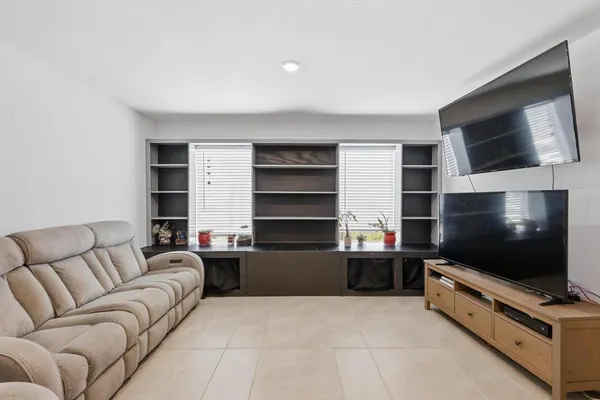 $225,000 | 454 Eagle Wind Way, Ferris, TX 75125