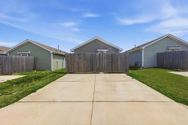 $225,000 | 454 Eagle Wind Way, Ferris, TX 75125