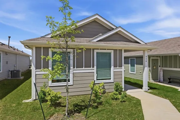 $225,000 | 454 Eagle Wind Way, Ferris, TX 75125