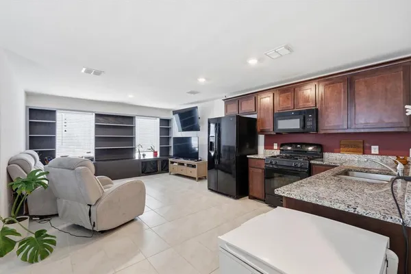 $225,000 | 454 Eagle Wind Way, Ferris, TX 75125