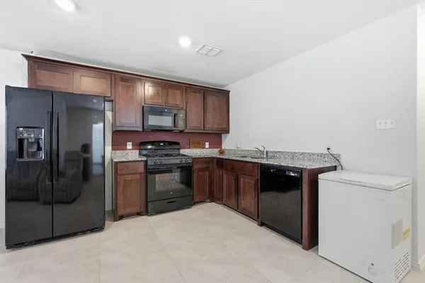 $225,000 | 454 Eagle Wind Way, Ferris, TX 75125