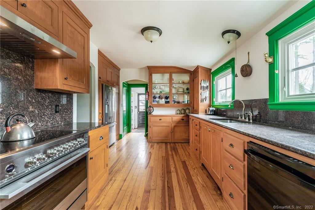 31 Hilltop Road Sharon, CT 06069 - Photo 8 of 40 Kitchen