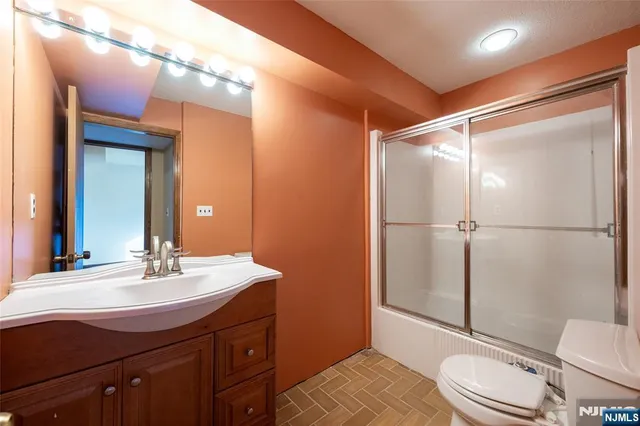 a view of entryway and hall