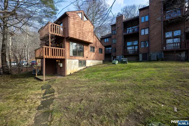 $279,000 | 17 Village Way, Unit 7, Vernon, NJ 07462