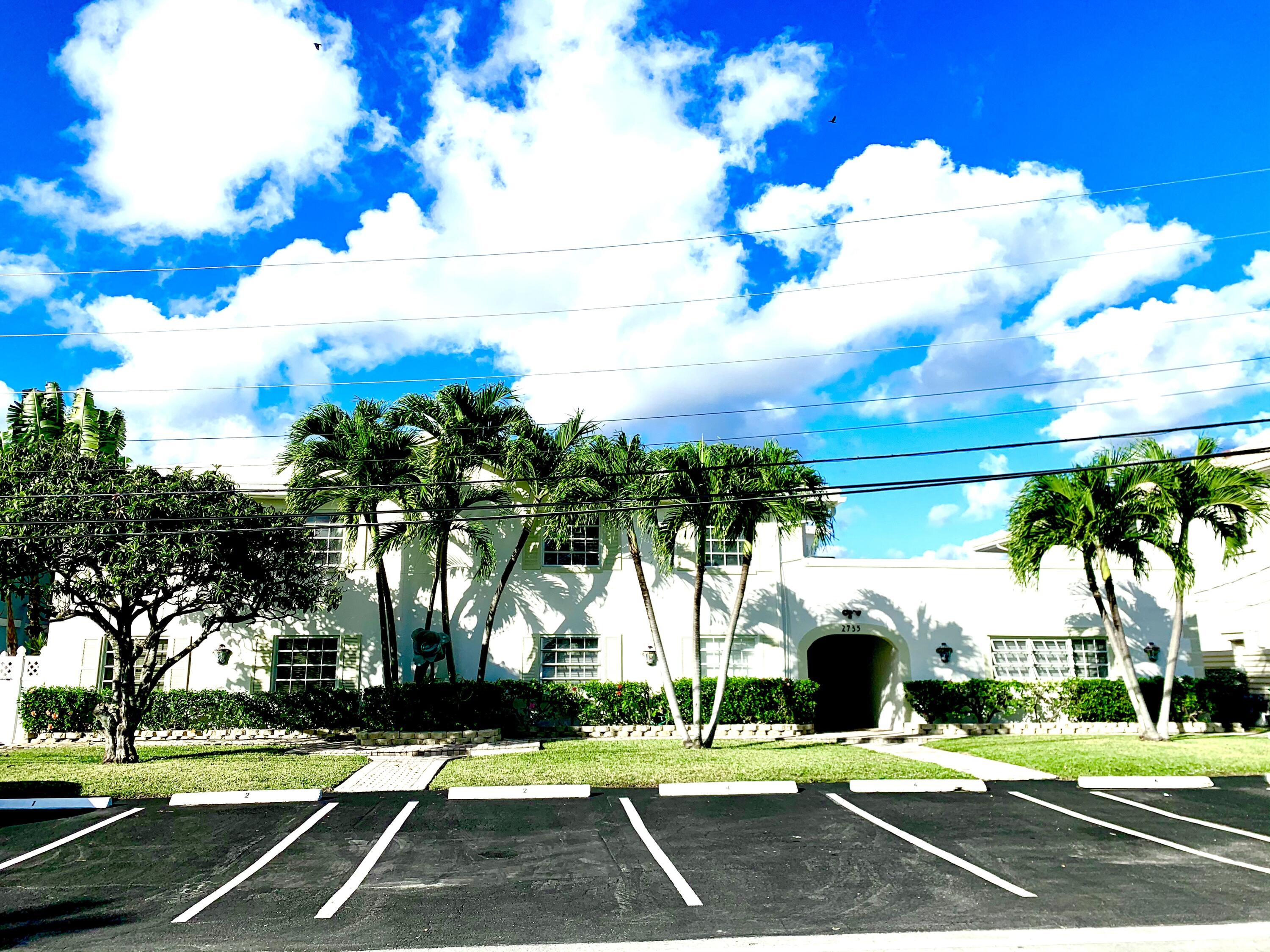 2735 Northeast 28th Court Lighthouse Point, FL 33064 - Photo 2 of 28 950D66CC-9028-48FC-9B92-5F3D0DBC9A4A