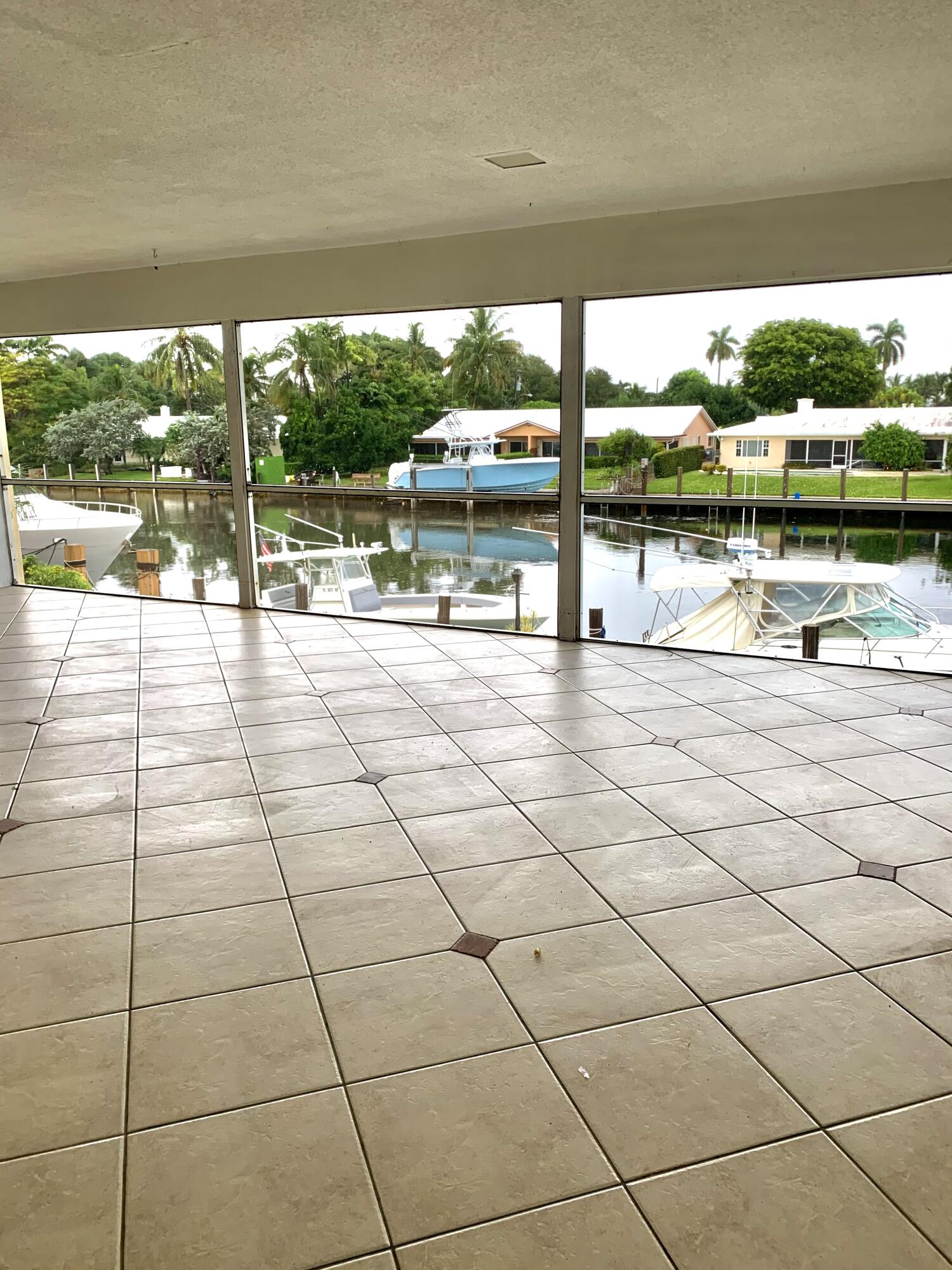 2735 Northeast 28th Court Lighthouse Point, FL 33064 - Photo 22 of 28 4AA2F3FC-EEB3-45AE-9A50-B60709D9AC65