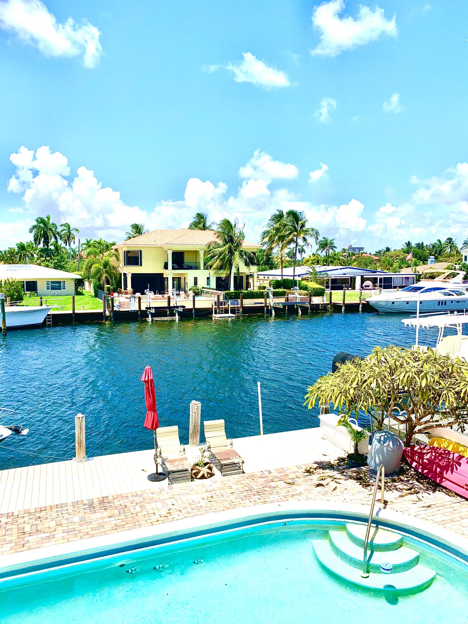 2735 Northeast 28th Court Lighthouse Point, FL 33064 - Photo 4 of 28 DD3C833E-D51A-4A14-8B13-7895BE5EFE63