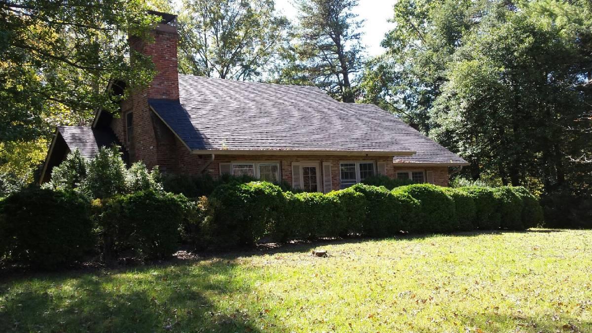 2011 Deyerle Road Southwest Roanoke, VA 24018 - Photo 2 of 22 20151015_124903