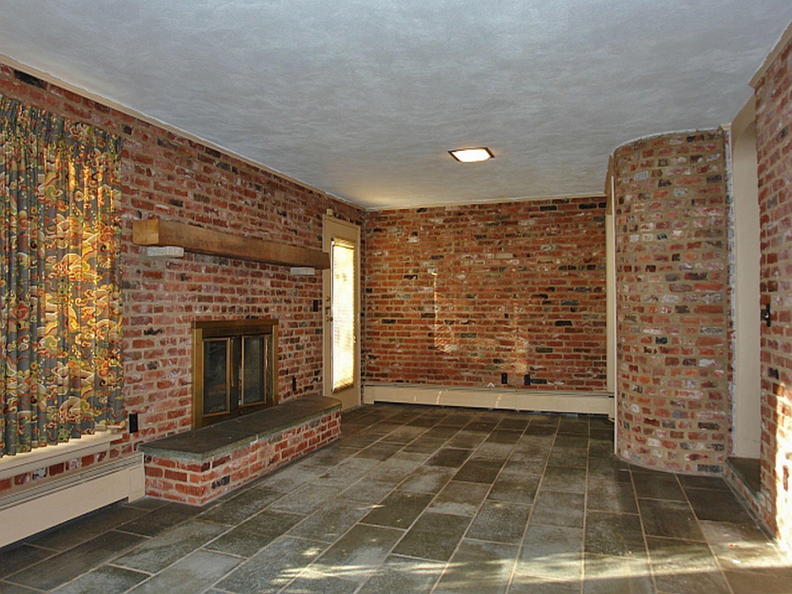 2011 Deyerle Road Southwest Roanoke, VA 24018 - Photo 17 of 22 DSC07503