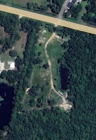 a view of a yard in a yard