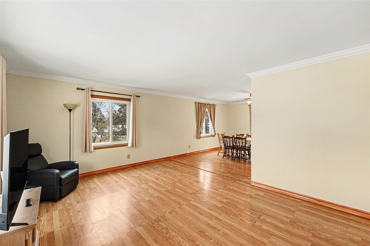 24213 Broadview Street Farmington Hills, MI 48336 - Photo 9 of 39