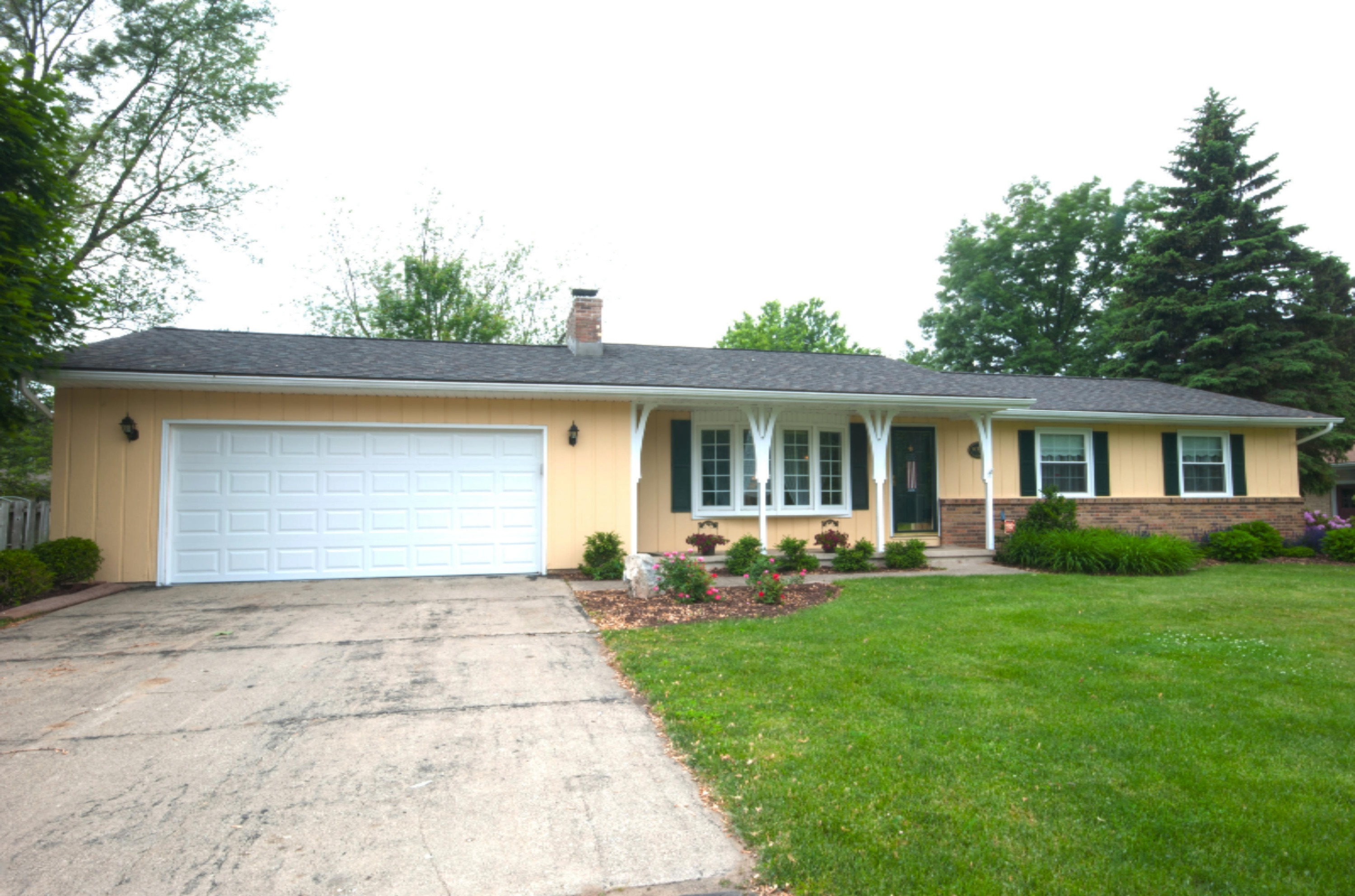 156 Country Club Road Holland, MI 49423 - Photo 1 of 19 Photo 1