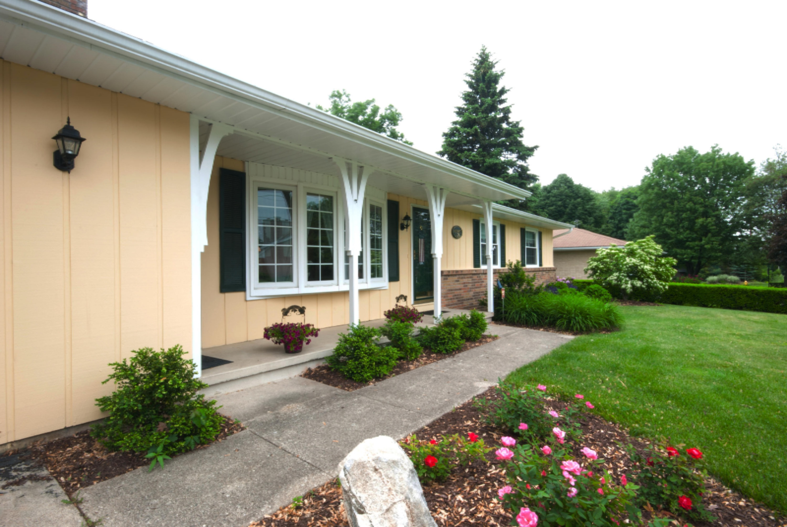 156 Country Club Road Holland, MI 49423 - Photo 2 of 19 Photo 2