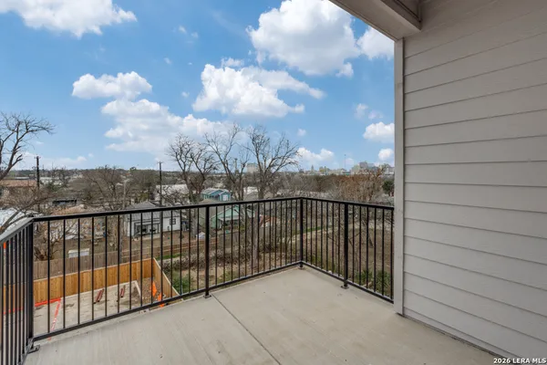 $3,675 | 330 East Carson Street, Unit 2301, San Antonio, TX 78208