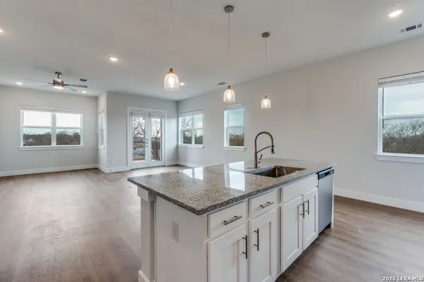 $3,675 | 330 East Carson Street, Unit 2301, San Antonio, TX 78208