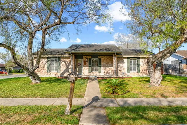 $265,000 | 5901 Shadow Wood Drive, Corpus Christi, TX 78415