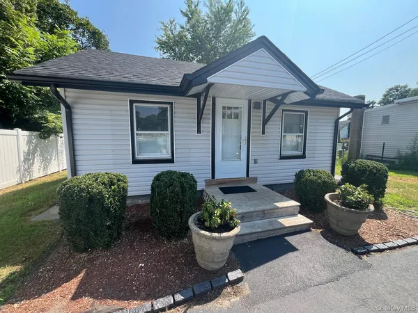 $2,650 | 210 B East Lakewood Street, Patchogue, NY 11772