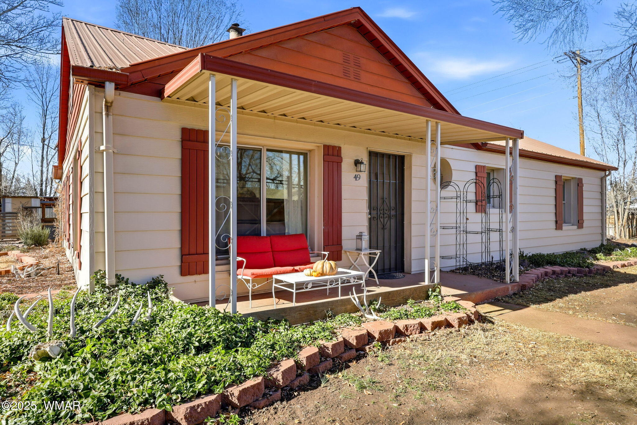 49 North Zuni Street Springerville, AZ 85938 - Photo 1 of 42 Front left of house