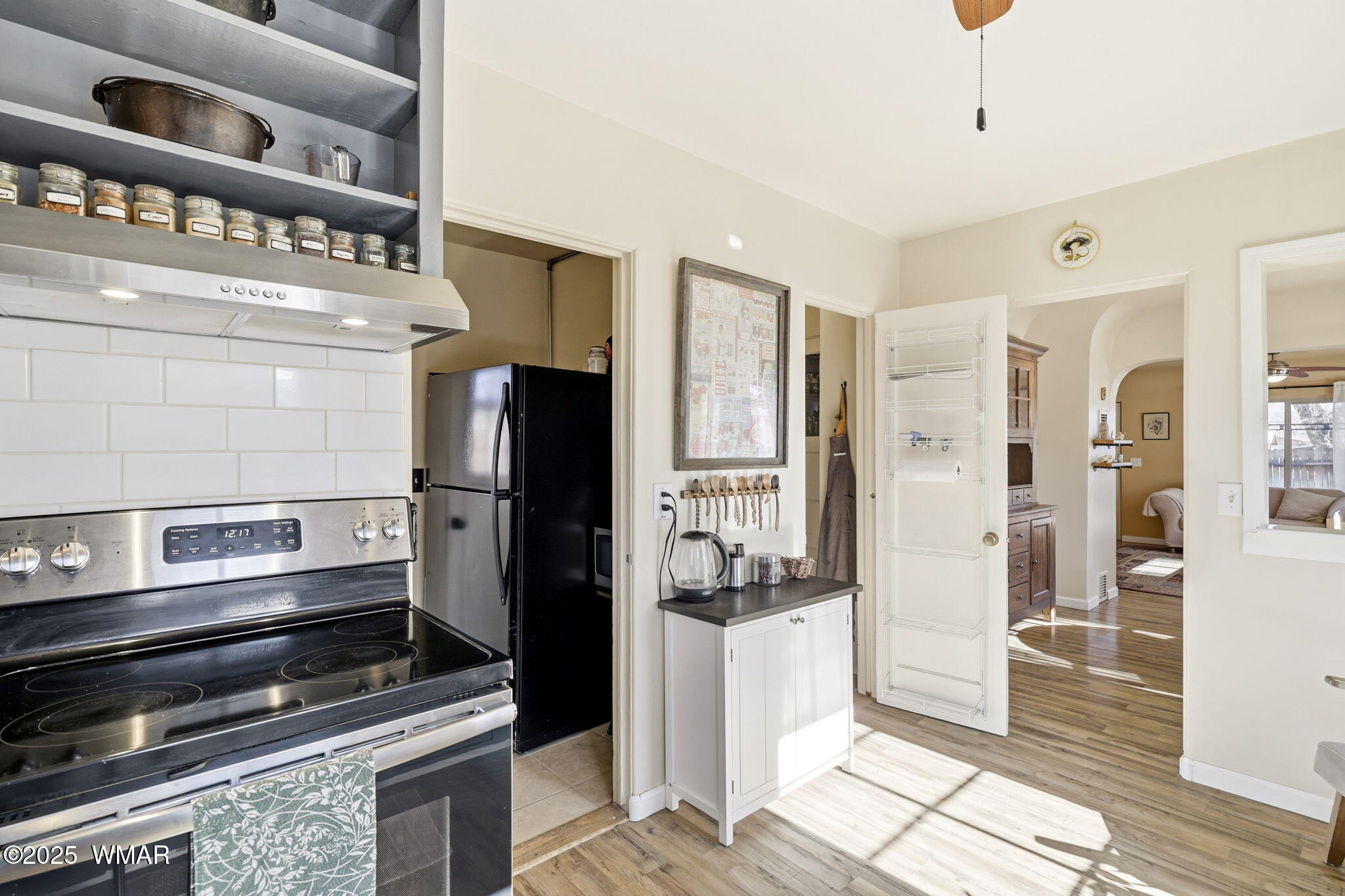 49 North Zuni Street Springerville, AZ 85938 - Photo 15 of 42 Kitchen:pantry entrance