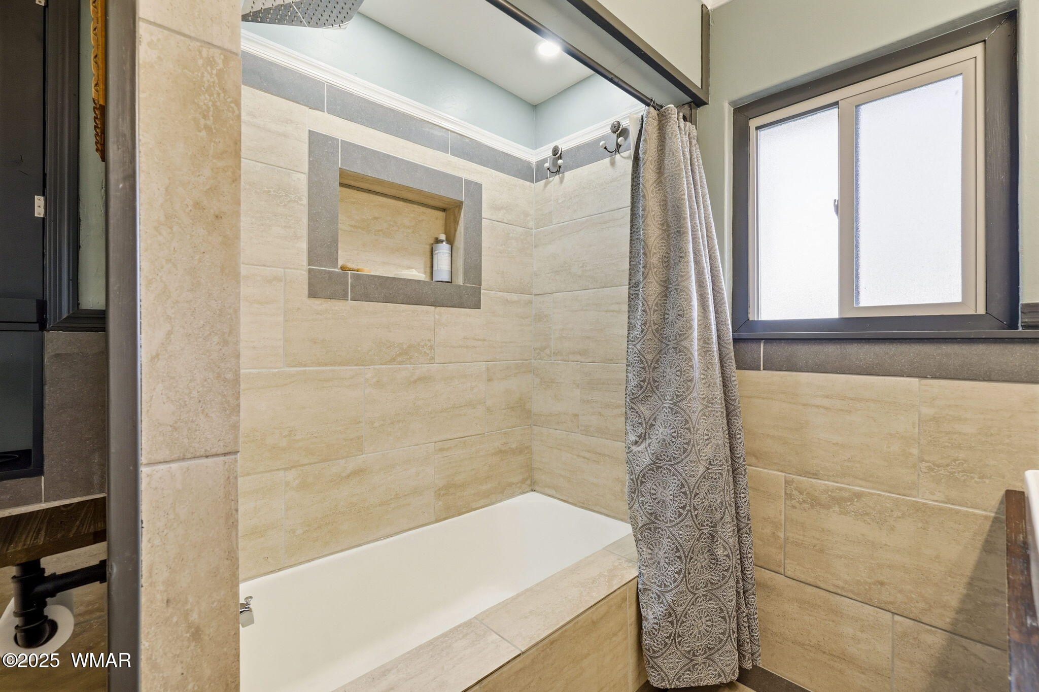 49 North Zuni Street Springerville, AZ 85938 - Photo 23 of 42 Bathtub