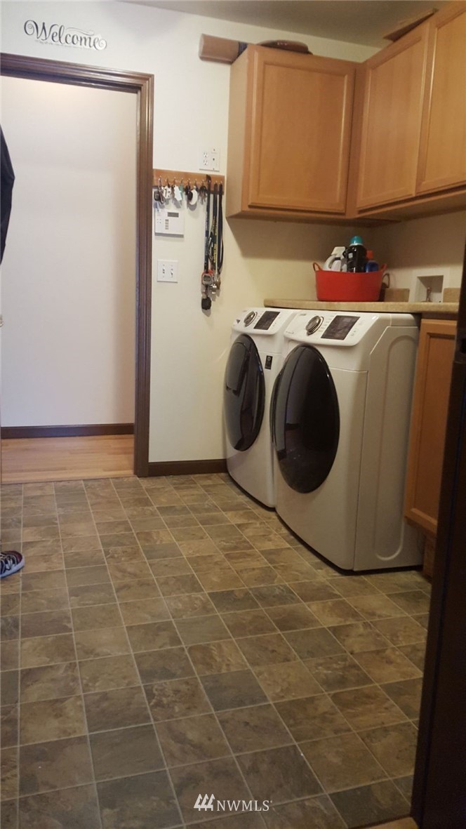 5709 140th Avenue Southwest Rochester, WA 98579 - Photo 14 of 24 a utility room with dryer and washer